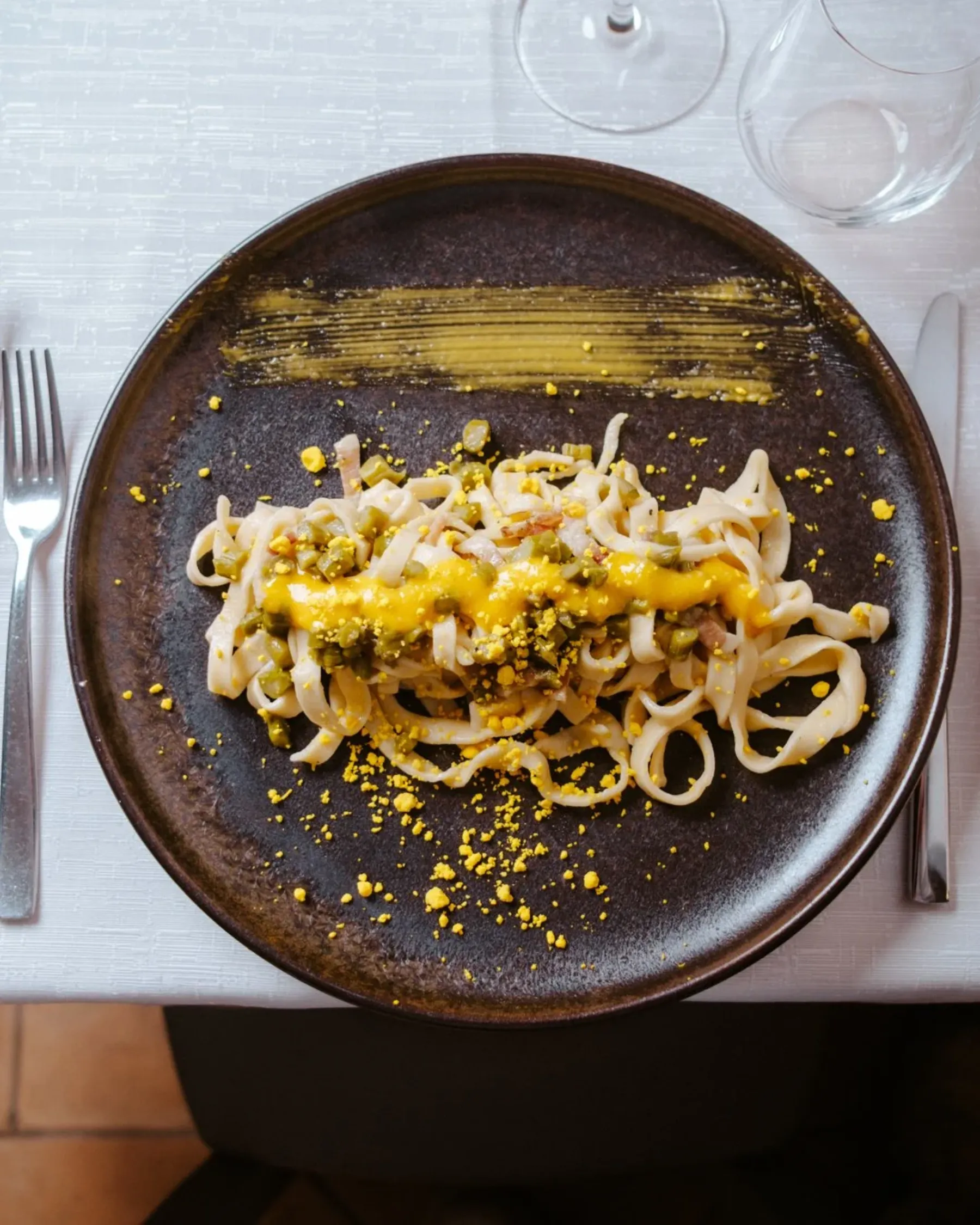 Pasta fresca mantecata con crema e granella di pistacchio